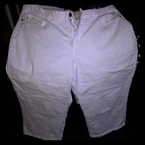 Levi's Pants - Levi Capri Levi's Pants - Levi Capri